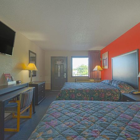 Regency Inn & Suites By Oyo Bay City Tx ภายนอก รูปภาพ