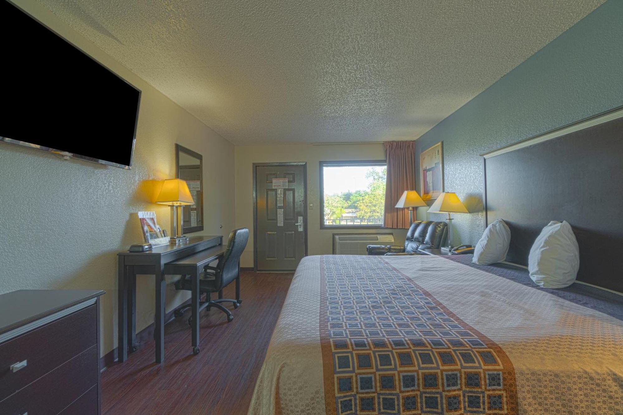 Regency Inn & Suites By Oyo Bay City Tx ภายนอก รูปภาพ