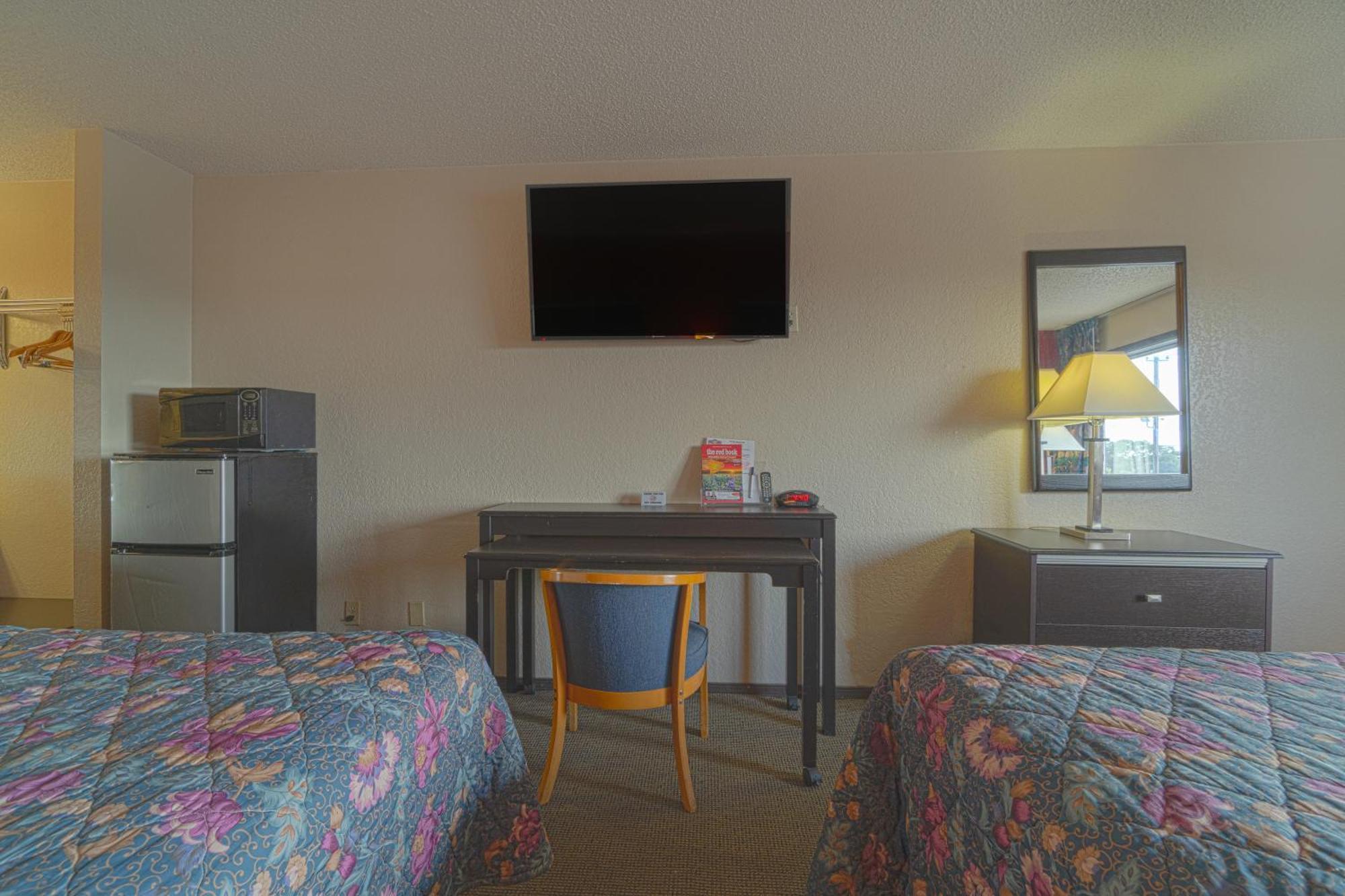 Regency Inn & Suites By Oyo Bay City Tx ภายนอก รูปภาพ