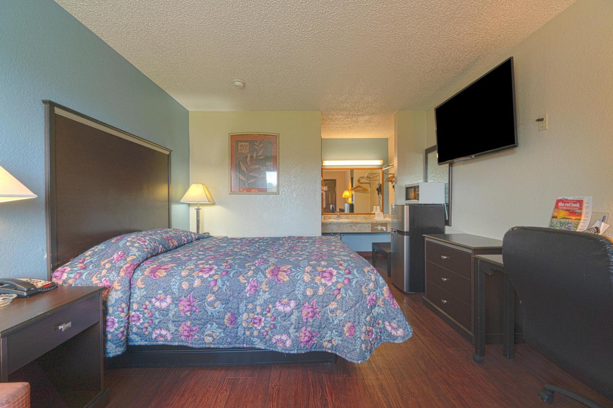 Regency Inn & Suites By Oyo Bay City Tx ภายนอก รูปภาพ