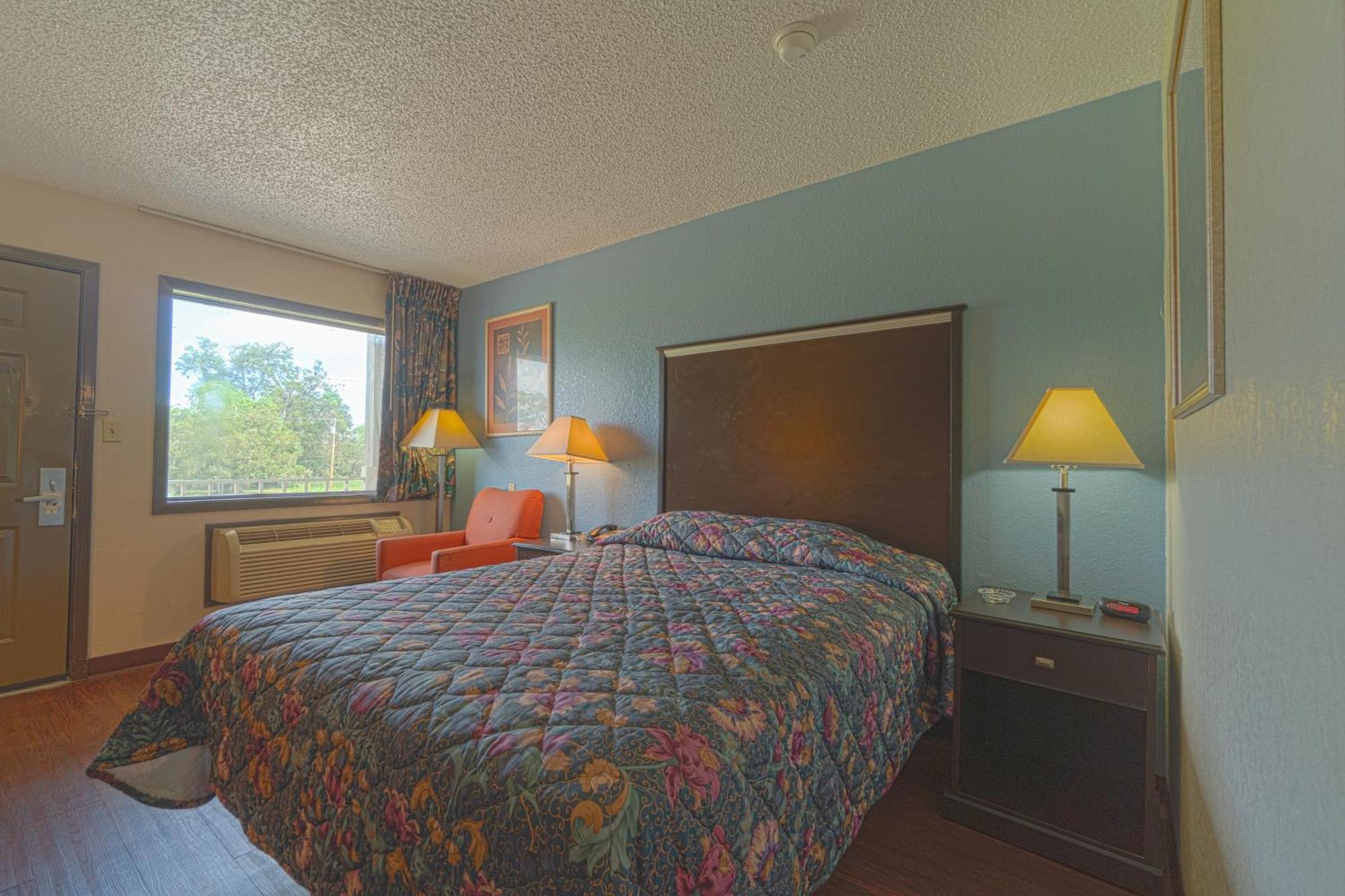 Regency Inn & Suites By Oyo Bay City Tx ภายนอก รูปภาพ