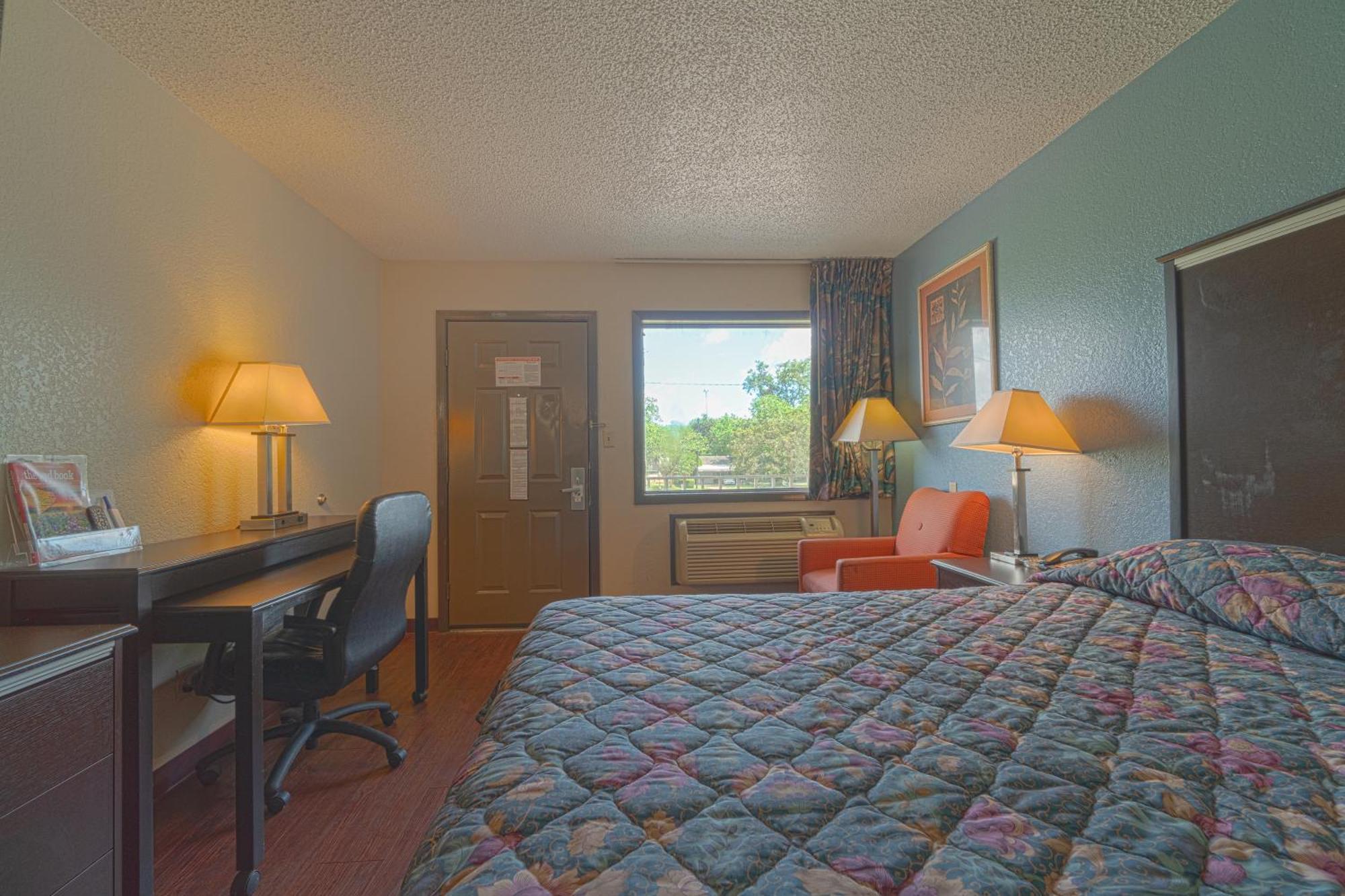 Regency Inn & Suites By Oyo Bay City Tx ภายนอก รูปภาพ