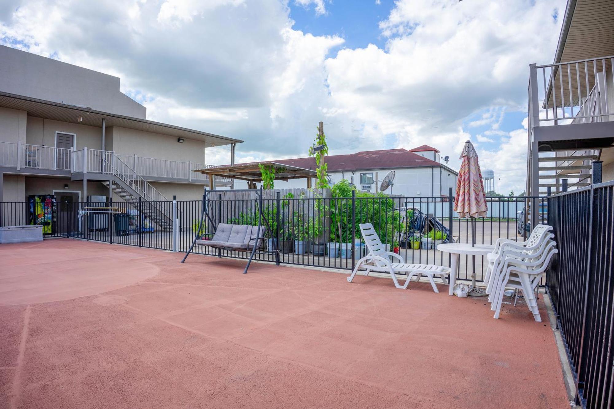 Regency Inn & Suites By Oyo Bay City Tx ภายนอก รูปภาพ