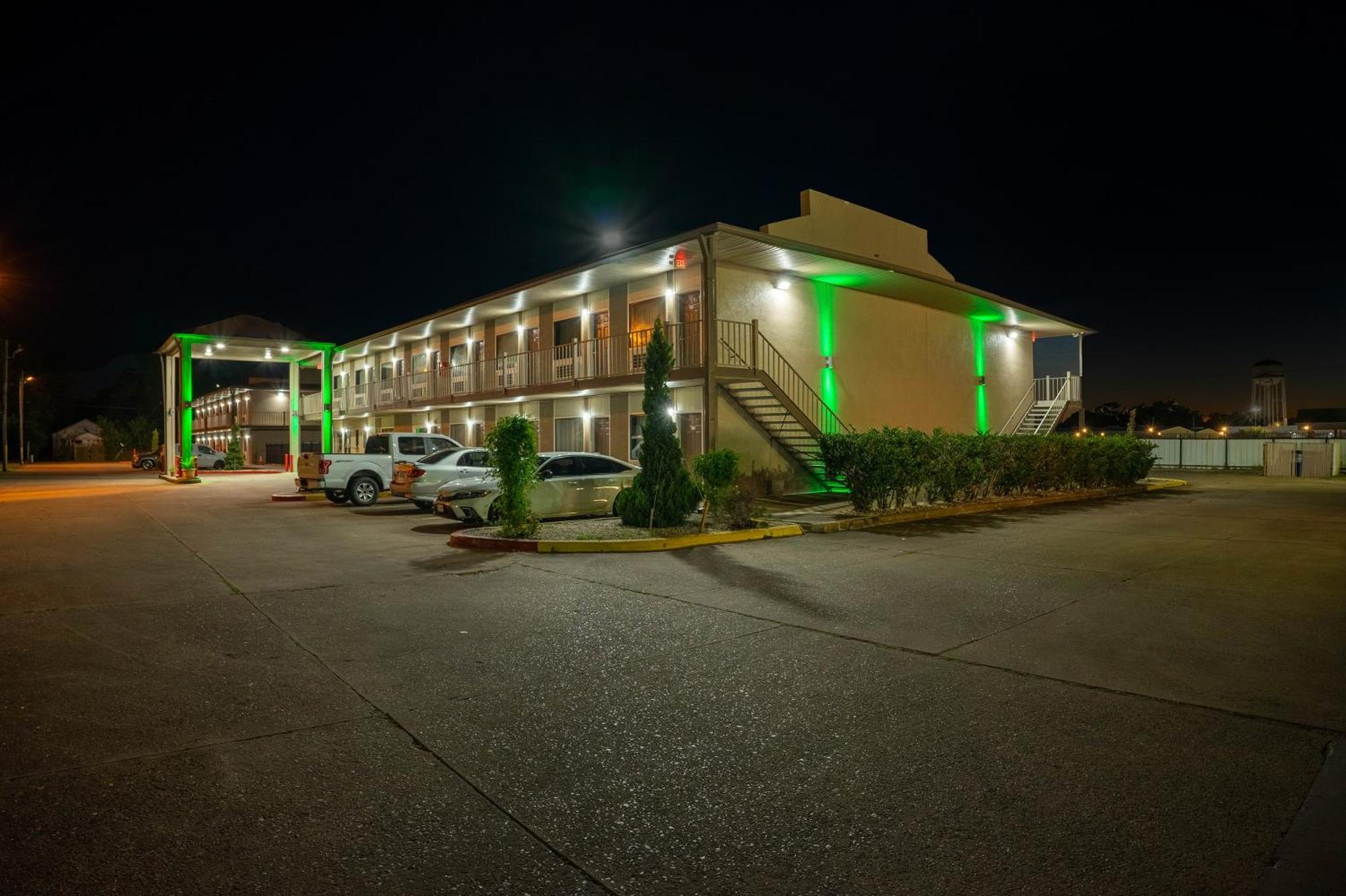 Regency Inn & Suites By Oyo Bay City Tx ภายนอก รูปภาพ