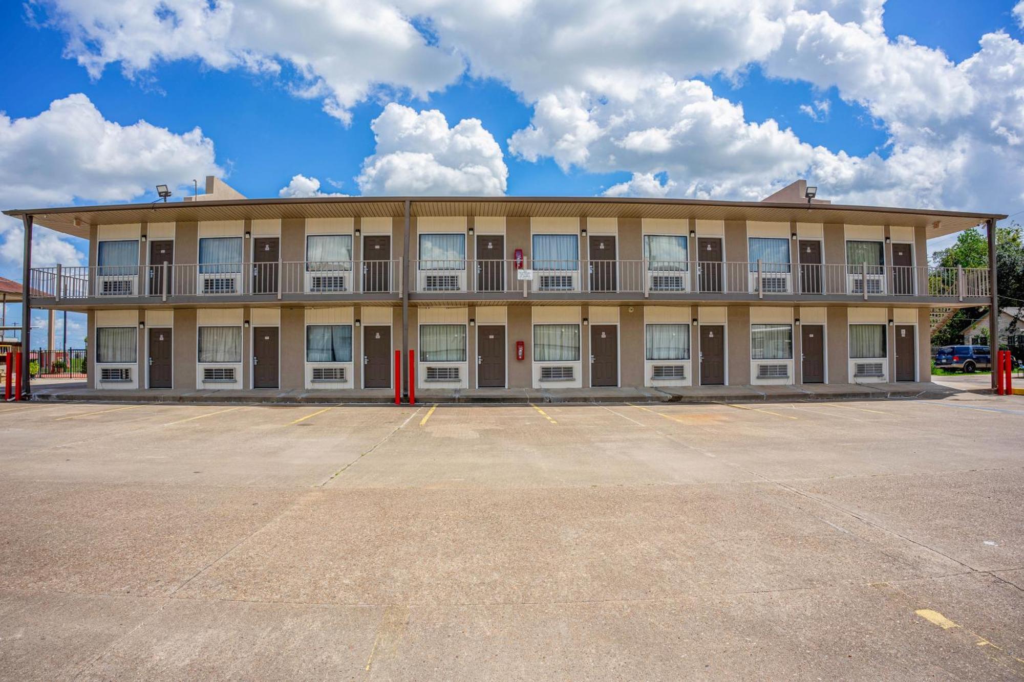 Regency Inn & Suites By Oyo Bay City Tx ภายนอก รูปภาพ